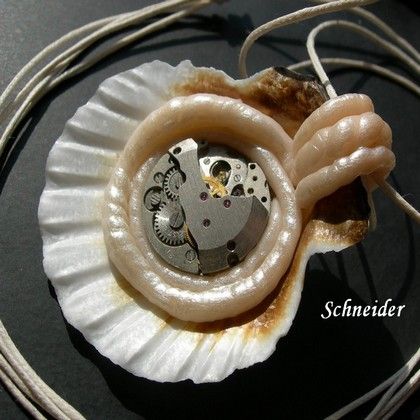bi�uteria recycling Wisior Shell Time