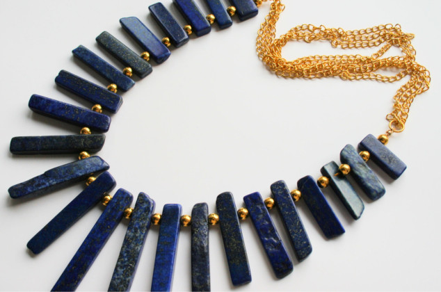 Katarzyna Gątkiewicz ; Naszyjnik z lapis lazuli