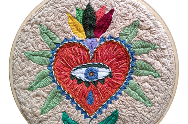 Marcin Waśka ; Ozdoba ścienna- wyszywane serce