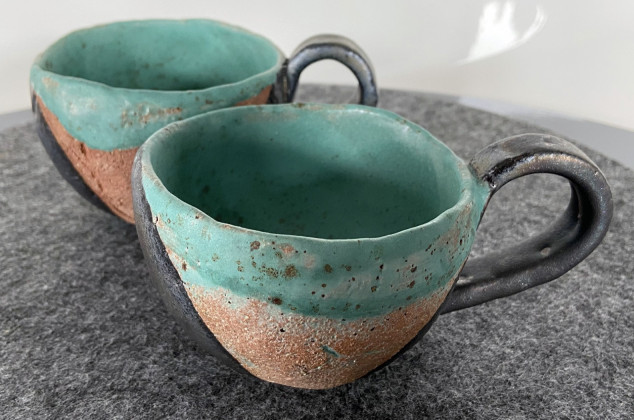 ultraviolet ; Dwie filiżanki turkus i czerń opal