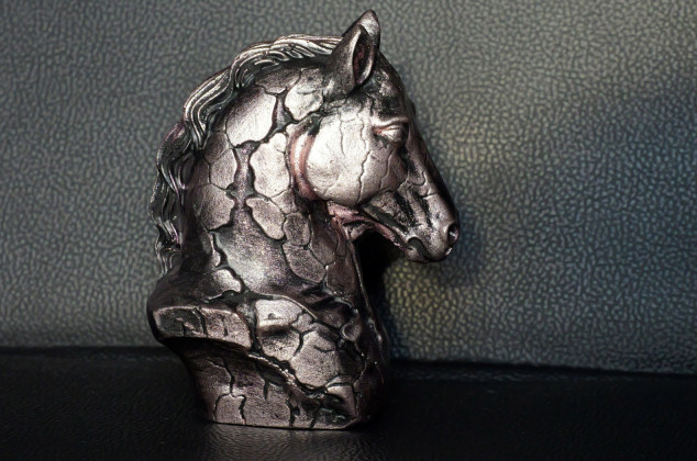 Justyna Jaszke ; Rzeźba srebrny koń wys. 9,5 cm