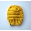 długa żółta czapka