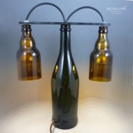 Lampa z ręcznie ciętych butele
