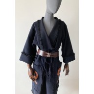 Płaszcz kimono granatowy z frędzlami haftowane, zdobione kieszenie.
