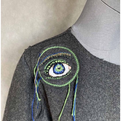 PinPin Joanna Musialska - kurtki,żakiety - Żakiet uszyty z tkaniny wełnianej, ozdobiony haftem ręcznym z motywem oka. foto #3