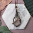 Miedziany wisiorek wire wrapping z różowym kwarcem #240