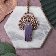 Miedziany wisior z czaroitem Santa Muerte #336