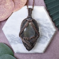 Miedziany wisiorek wire wrapping z labradorytem #476