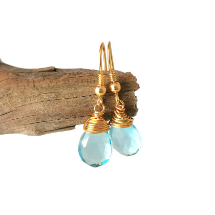 Kolczyki kwarc błękitny opleciony techniką wire wrapping pozłacane srebro, Yamira Art Studio, kolczyki 