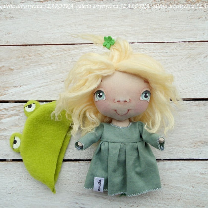 szarotka - inne - Lala - ŻABKA, dekoracja tekstylna, OOAK, pocket doll foto #1