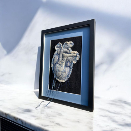 PinPin Joanna Musialska - upcycling design - Obraz haftowany 3D serce anatomiczne. foto #1