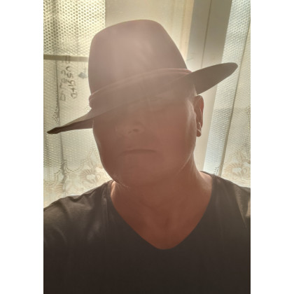 Eryk Maler - obrazy olejne - Wilkołak, 2025 i kwiaty na nim foto #1