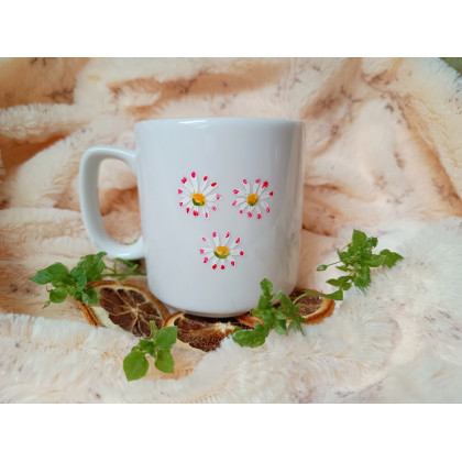 Studio Paulla - naczynia - Pszczółka na łące kwietnej ręcznie malowany kubek 270 ml. foto #1