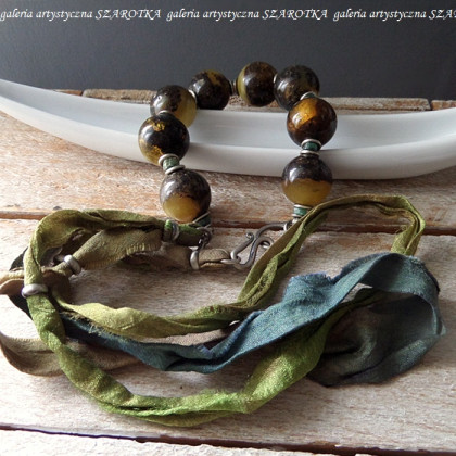 szarotka - korale,naszyjniki - w JEDWABIACH naszyjnik z bursztynu, szmaragdu, jedwabiu i srebra foto #2