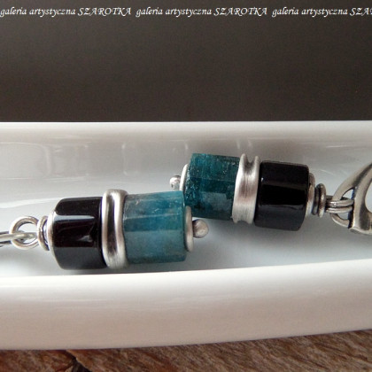 szarotka - kolczyki  - BLUE-BLACK kolczyki z apatytu, onyksu i srebra foto #1