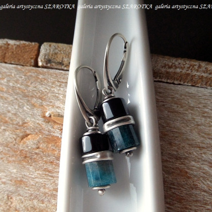 szarotka - kolczyki  - BLUE-BLACK kolczyki z apatytu, onyksu i srebra foto #2