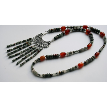 Długi naszyjnik z agatu i jaspisu, Katarzyna Gątkiewicz, korale,naszyjniki