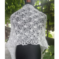 Biały szal z alpaką na drutach