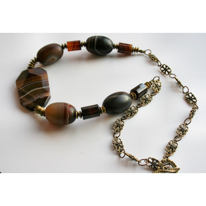 Krótki naszyjnik z agatu brązowego, Katarzyna Gątkiewicz, korale,naszyjniki