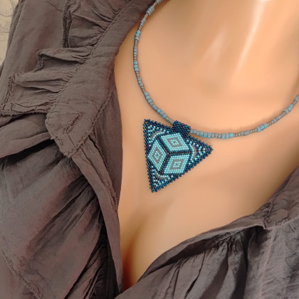 Naszyjnik Trójkąt Geometryczne Wzory Krótki 25.154, unikatart, korale,naszyjniki