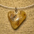Zawieszka, serduszko z bursztynu w stylu ECO