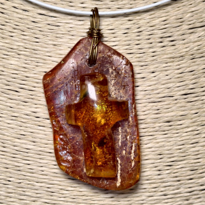Ewa Mikusek - zawieszki,breloczki - Zawieszka, krzyżyk z bursztynu w stylu ECO foto #1