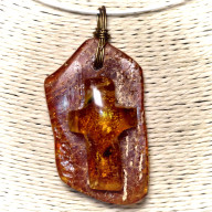 Zawieszka, krzyżyk z bursztynu w stylu ECO