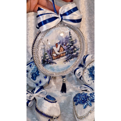 Zimowa kraina dwie zawieszki ozdoby świąteczne w kolorze bieli i granatu, Sandra Sójka, dekory wiszące