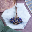 Miedziany wisiorek wire wrapping z lapisem lazuli #524