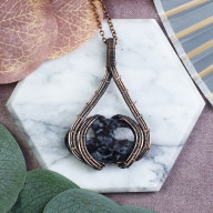 Miedziany wisiorek wire wrapping z jaspisem Garboo #528