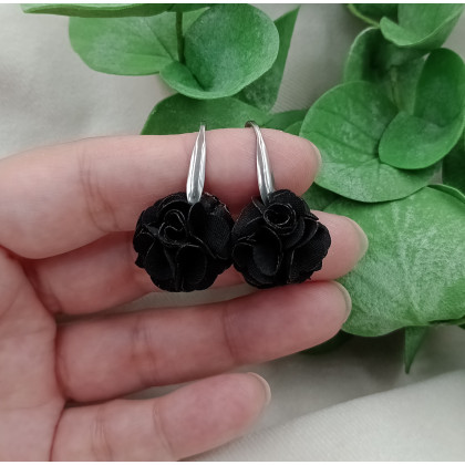 Małe czarne kolczyki kwiaty kwiatowe, Soutacheria, kolczyki 