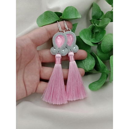 Długie kolczyki z chwostami, pudrowe różowe chwosty klipsy sztyfty soutache sutasz, Soutacheria, kolczyki 