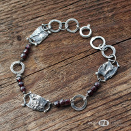 W TRAWIE Z GRANATAMI