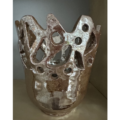 Ceramiczny ręcznie robiony wazon, a może świecznik z ażurami, Krystyna Nowak, rzeźby