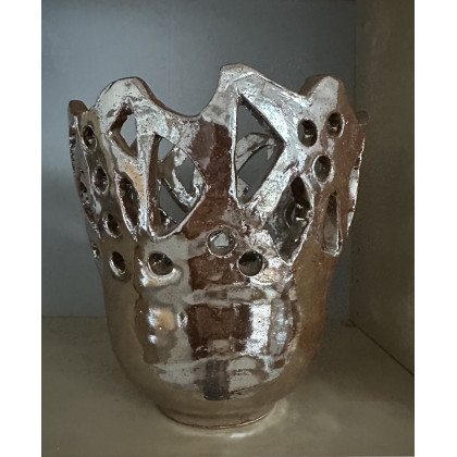 Krystyna Nowak - rzeźby - Ceramiczny ręcznie robiony wazon, a może świecznik z ażurami foto #2