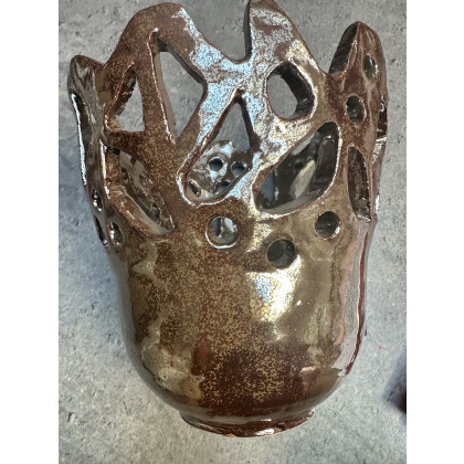 Krystyna Nowak - rzeźby - Ceramiczny ręcznie robiony wazon, a może świecznik z ażurami foto #3