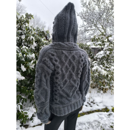 MarMat - swetry - Unikatowy sweterek z kapturem. foto #2