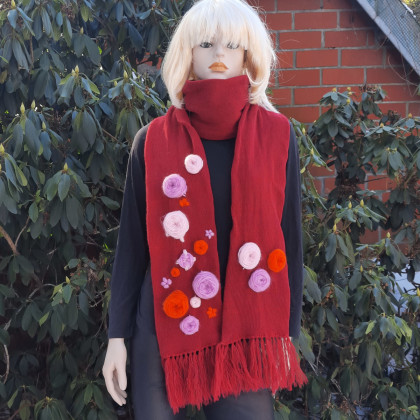 MarMat - inne - Piękny, ciepły szal w kolorze bordowym z haftowanymi kwiatami. foto #2