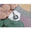 Miedziany wisiorek wire wrapping z kamieniem K2 #535