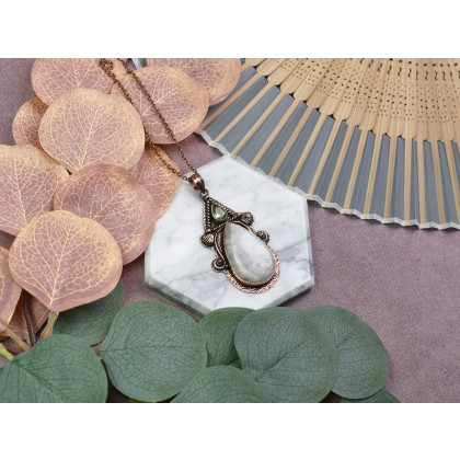 Witchcraft Apparel - wisiory - Miedziany ozdobny wisiorek z kamieniem księżycowym i peridotem #556 foto #2