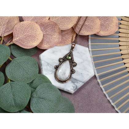 Witchcraft Apparel - wisiory - Miedziany ozdobny wisiorek z kamieniem księżycowym i peridotem #556 foto #3