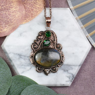 Miedziany ozdobny wisiorek z labradorytem i zielonym kwarcem #559