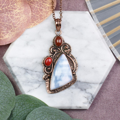 Miedziany ozdobny wisiorek z opalem owyhee i koralem #569, Witchcraft Apparel, wisiory