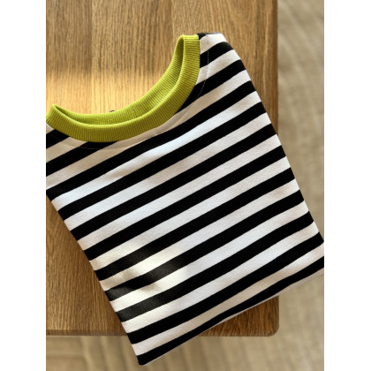 Marta Hajduk-Pawlica - bluzki - Fantasy / black & white - bawełniany t-shirt z kolorowym ściągaczem foto #1