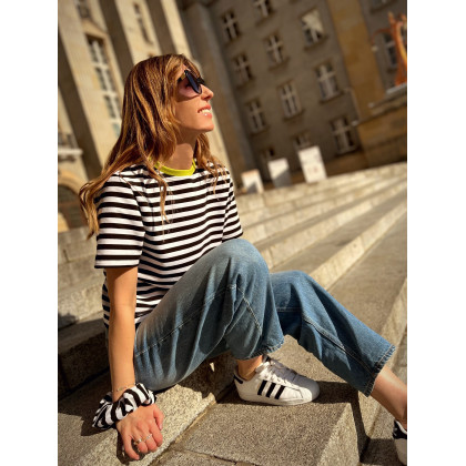 Marta Hajduk-Pawlica - bluzki - Fantasy / black & white - bawełniany t-shirt z kolorowym ściągaczem foto #2