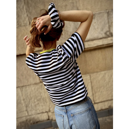 Marta Hajduk-Pawlica - bluzki - Fantasy / black & white - bawełniany t-shirt z kolorowym ściągaczem foto #4