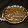 Złoty liść. Patera lub świecznik ceramiczny