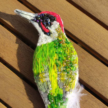 Haftowana broszka dzięcioł zielony, Agnieszka Potocka-Makoś, broszki