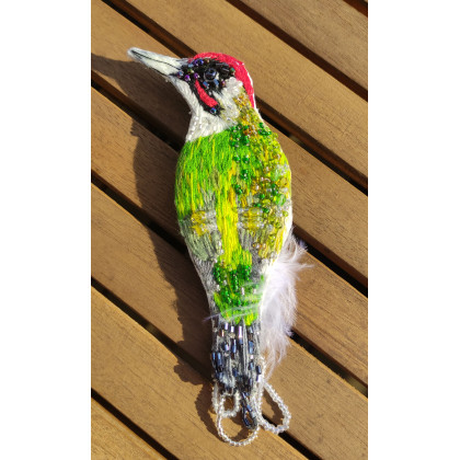 Agnieszka Potocka-Makoś - broszki - Haftowana broszka dzięcioł zielony foto #1