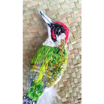 Agnieszka Potocka-Makoś - broszki - Haftowana broszka dzięcioł zielony foto #2